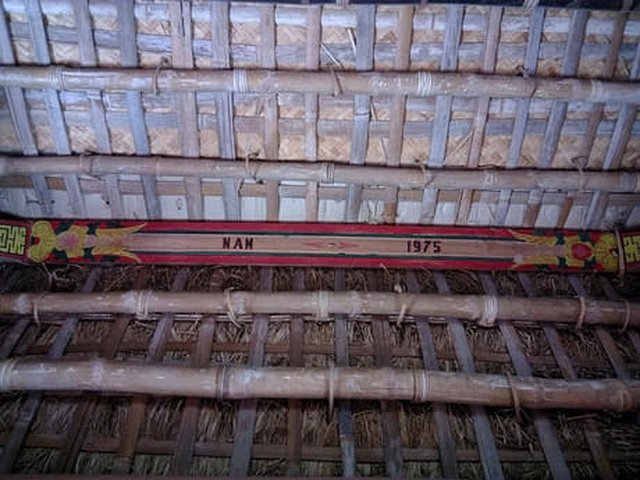 me man voi ve dep moc mac cua ngoi nha mai ra o mien que gao tam