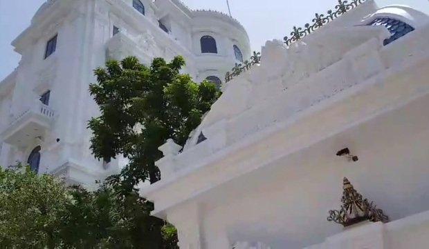 Chủ nhân tòa lâu đài có hẳn sân đỗ trực thăng ở Thái Bình là ai? - Ảnh 7. Chủ nhân tòa lâu đài có hẳn sân đỗ trực thăng ở Thái Bình là ai? - Ảnh 7.