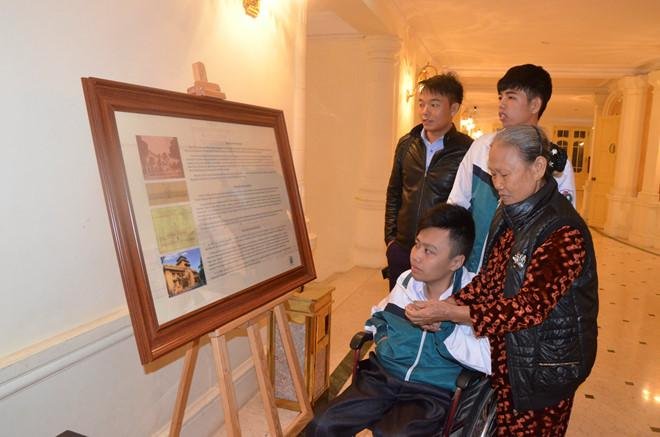 Vũ Minh Quang và Lê Ngọc Quốc Đạt tại Nhà hát lớn Hà Nội trong ngày được vinh danh. Ảnh: N.H.