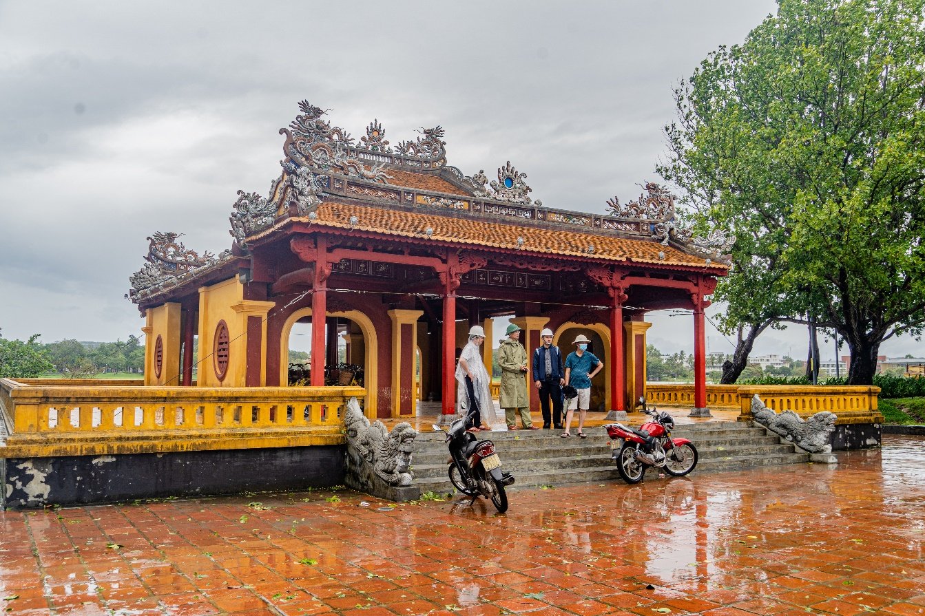 Cố đô Huế đứng vững trước bão lớn, đón du khách trở lại vào chiều nay - Hình 12
