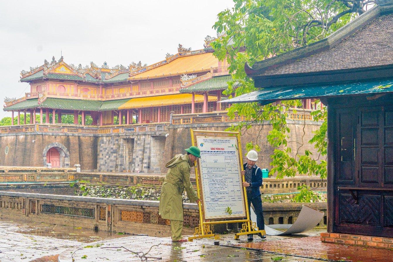 Cố đô Huế đứng vững trước bão lớn, đón du khách trở lại vào chiều nay - Hình 1