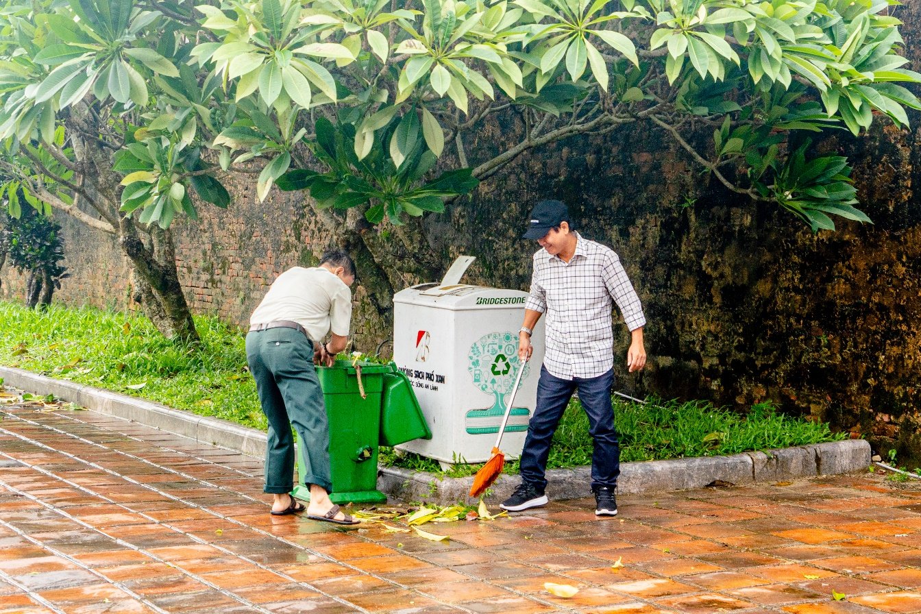 Cố đô Huế đứng vững trước bão lớn, đón du khách trở lại vào chiều nay - Hình 2