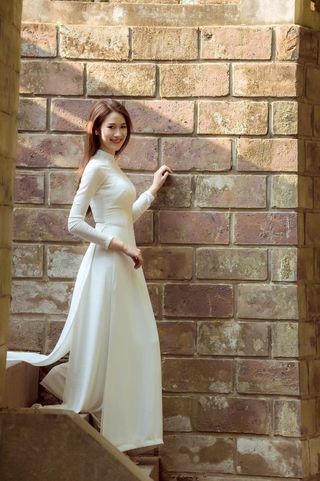 Bộ ảnh được nhiếp ảnh gia Hậu Kim thực hiện trong vòng chưa đến 30 phút khi hai người vô tình gặp nhau. Dù chưa quen biết hay chuyện trò trước đó nhưng anh đã giúp Bích ghi lại những khoảnh khắc đáng nhớ của tuổi thanh xuân.
