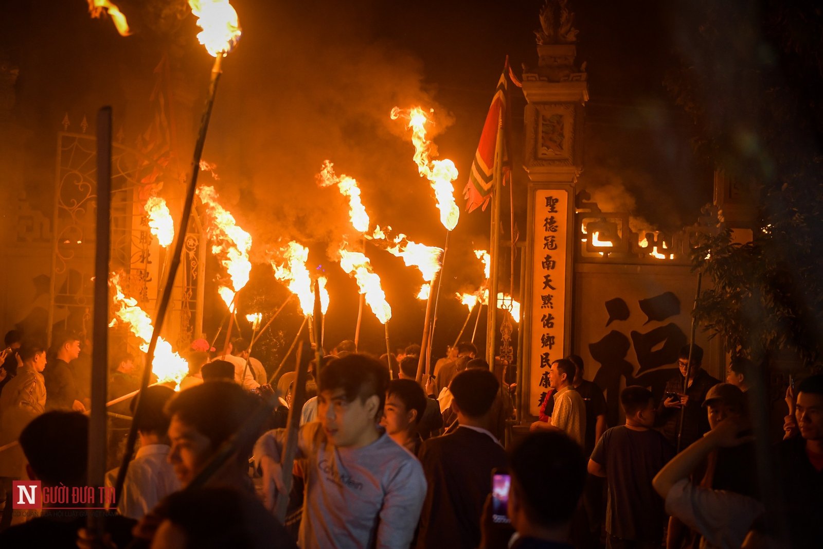 Tin nhanh - Nam Định: Độc đáo tục lệ “lấy lửa” cầu may đêm Giao thừa (Hình 14).