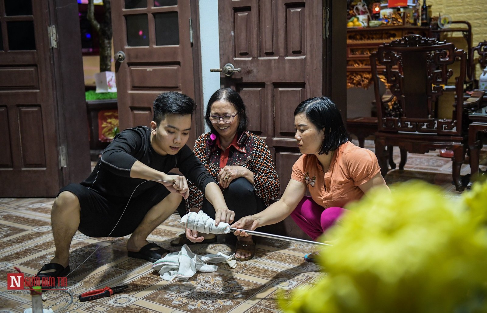 Tin nhanh - Nam Định: Độc đáo tục lệ “lấy lửa” cầu may đêm Giao thừa (Hình 4).