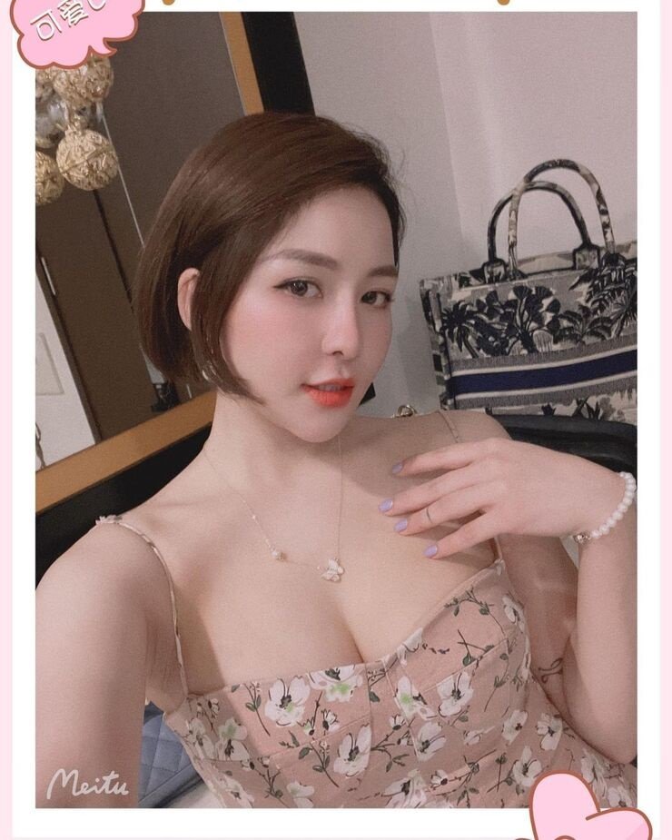 Hot girl Trâm Anh, Nóng cùng World Cup