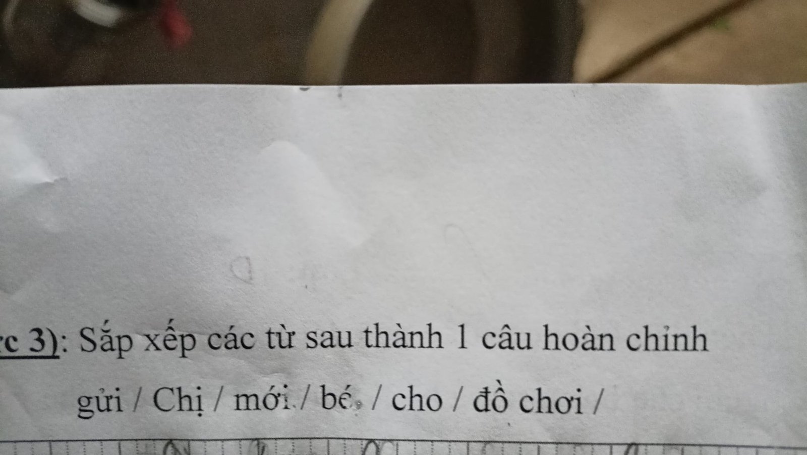 Bài thi môn Tiếng Việt lớp 1 cho 7 từ để ghép thành câu, phụ huynh chịu thua - Ảnh 1. Bài thi môn Tiếng Việt lớp 1 cho 7 từ để ghép thành câu, phụ huynh chịu thua - Ảnh 1.