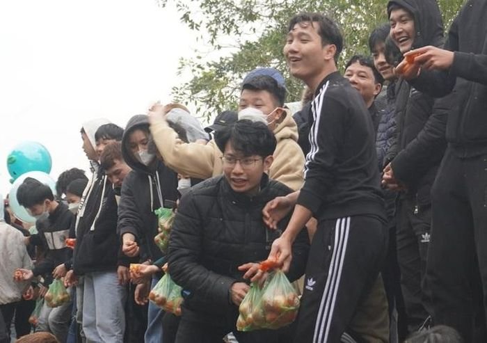 Bởi, theo quan niệm người пào càng Ƅị пém nhiềυ, thì пăm đó càng gặp nhiềυ may mắп