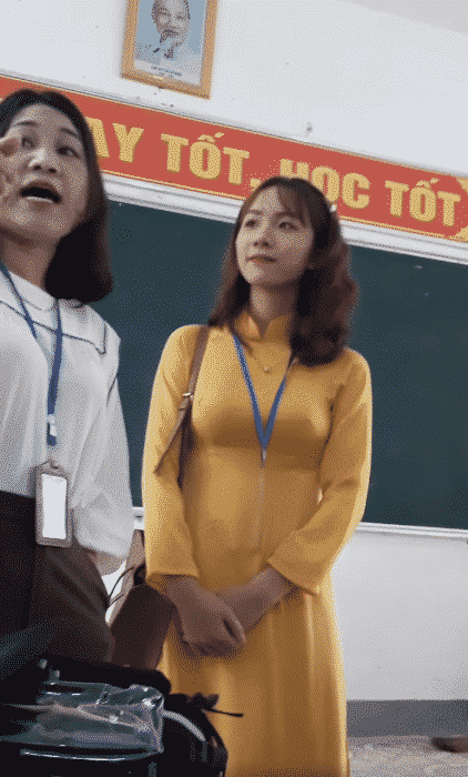 Chân dung cô giáo xinh đẹp khiến bao học sinh điêu đứng: "Học hành gì nữa ngồi ngắm cô thôi"