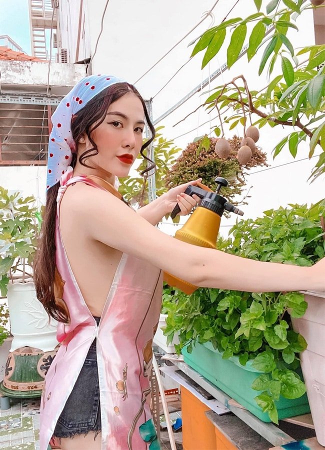 Đã tìm được info cô giáo khiến cho các ông bố chăm đưa con đi học mỗi ngày