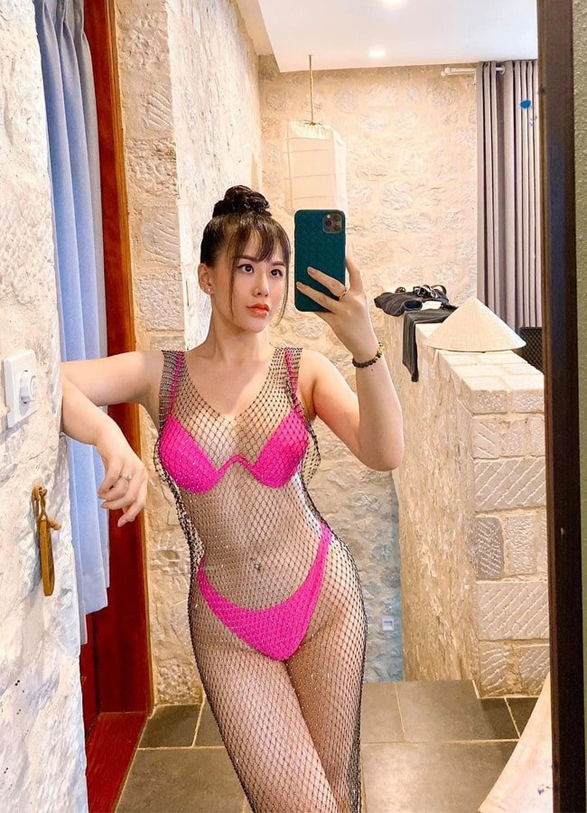 Đã tìm được info cô giáo khiến cho các ông bố chăm đưa con đi học mỗi ngày
