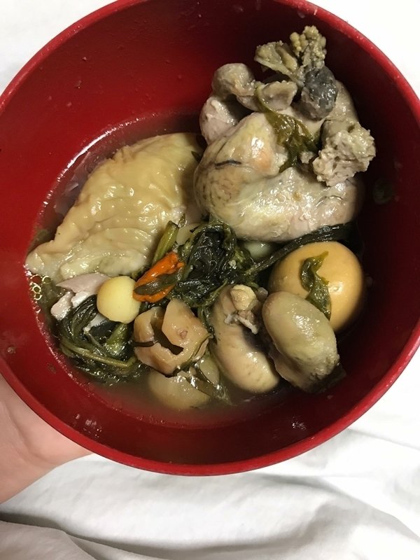 Đưa vợ đi bơi chồng cầm theo cả cuộn dây, phải buộc chắc mới cho xuống - Hình 8