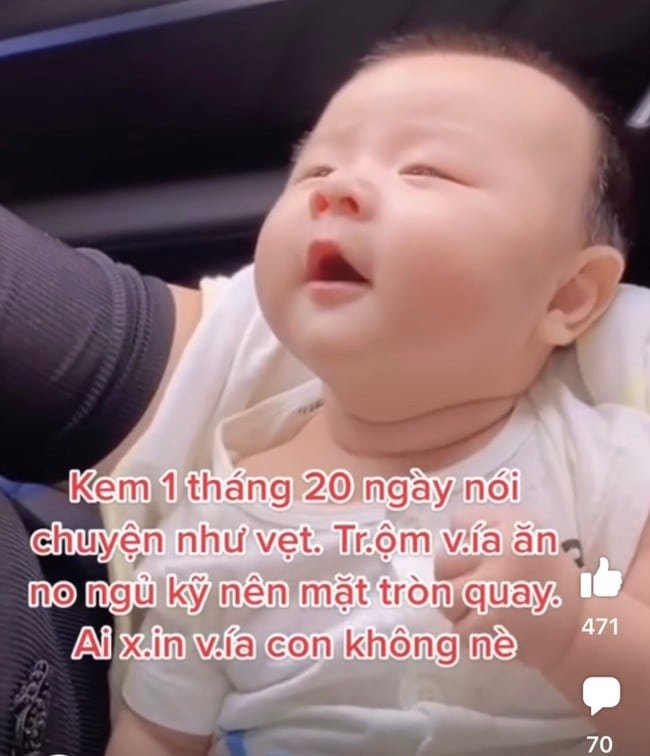 Em bé mới vài tháng tuổi đã biết ê a hóng chuyện siêu cute