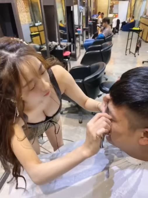 Cộng đồng mạng ngỡ ngàng trước hot girl cắt tóc cực phẩm: Thế này thì chắc một tuần đi cắt một lần mất - Hình 2