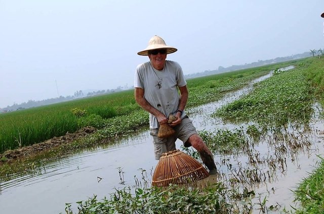 Khách Tây đến Ninh Bình “mê” làm… nông dân - 4