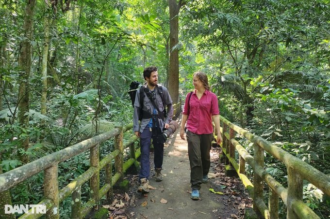 Lạ lùng 3 ngôi mộ cổ với hài cốt nằm co trong hang động ở Ninh Bình - 2