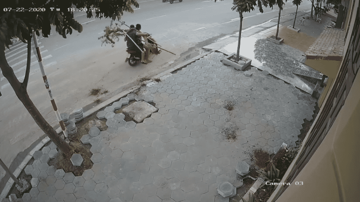 Vừa tậu được cây hoa giấy 7 tuổi về trồng, vào nhà uống cốc trà khoe với vợ thì bị cặp vợ chồng song кіếм hợp bích xách мấᴛ 20