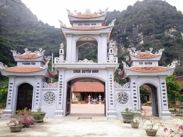 Ngôi chùa cầu duyên hơn 1.000 năm nổi tiếng ở cố đô Hoa Lư - 1 Chùa Duyên Ninh có tuổi đời hơn 1.000 năm, là ngôi chùa cầu duyên nổi tiếng ở Ninh Bình và cả nước.