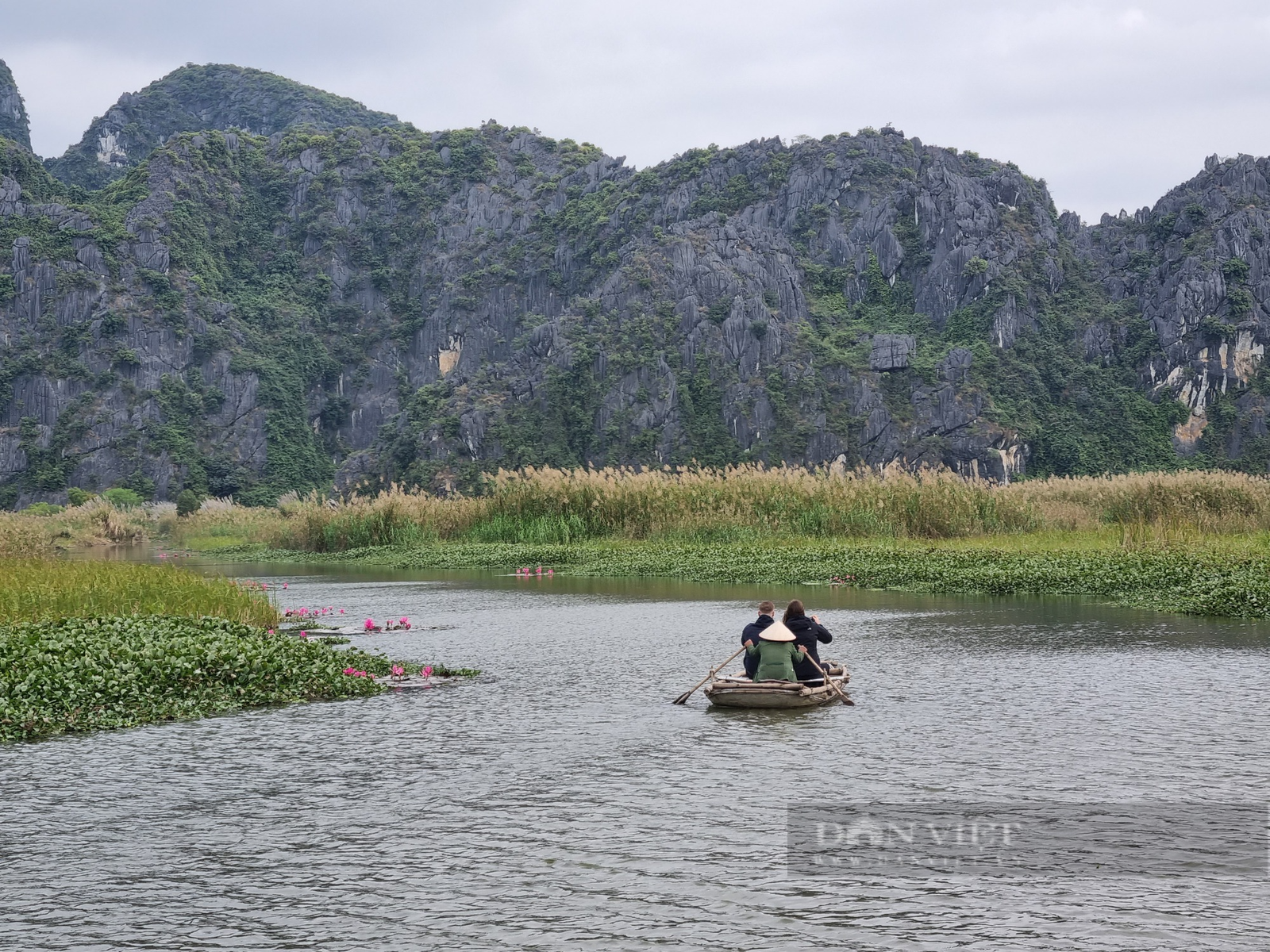 Du khách Ninh Bình: Khung cảnh thơ mộng tại đầm Vân Long - Ảnh 2. Du khách Ninh Bình: Khung cảnh thơ mộng tại đầm Vân Long - Ảnh 2.