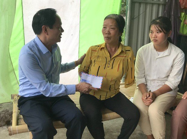 Nữ sinh nghèo phải cất giấy báo nhập học được lãnh đạo trường ĐH về tận nhà đón ra trường nhập học - Ảnh 3. Nữ sinh nghèo phải cất giấy báo nhập học được lãnh đạo trường ĐH về tận nhà đón ra trường nhập học - Ảnh 3.