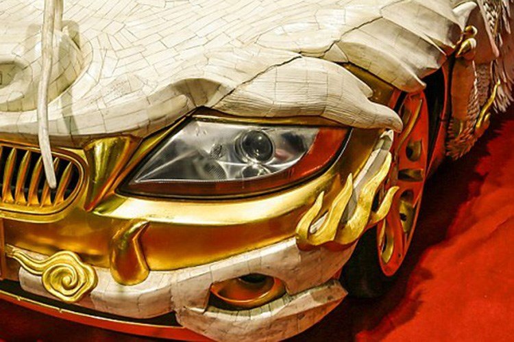 Sốc với siêu xe rồng bay dát 1.999 miếng vàng ròng - Hình 4