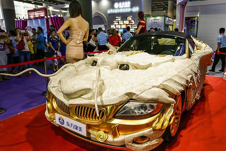 Sốc với siêu xe rồng bay dát 1.999 miếng vàng ròng - Hình 8