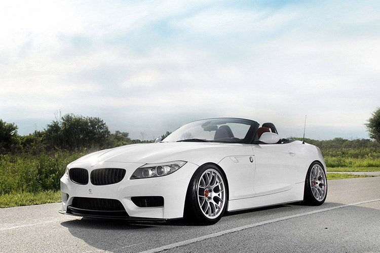 Sốc với siêu xe rồng bay dát 1.999 miếng vàng ròng - Hình 9