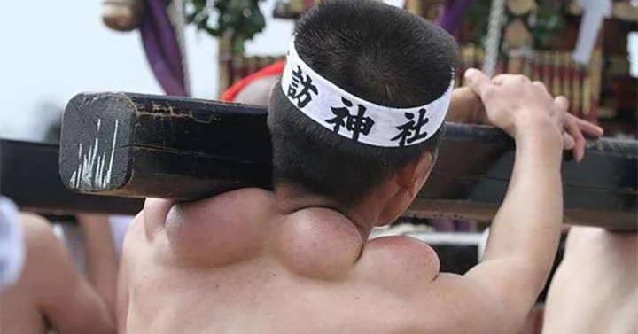 Sự thật ẩn sau chiếc lưng 'lạc đà' của những người khiêng kiệu ở Nhật Bản - 5