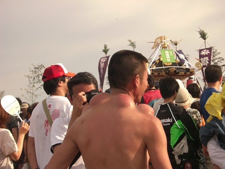Sự thật ẩn sau chiếc lưng 'lạc đà' của những người khiêng kiệu ở Nhật Bản - 7