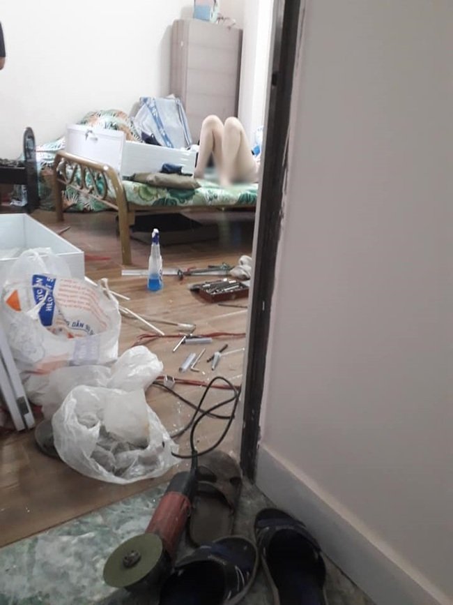 Anh thợ sửa nhà tội nhất năm 2019: Muốn làm việc cũng không yên vì cô chủ nhà nằm hớ hênh như "mời gọi" - Ảnh 2.