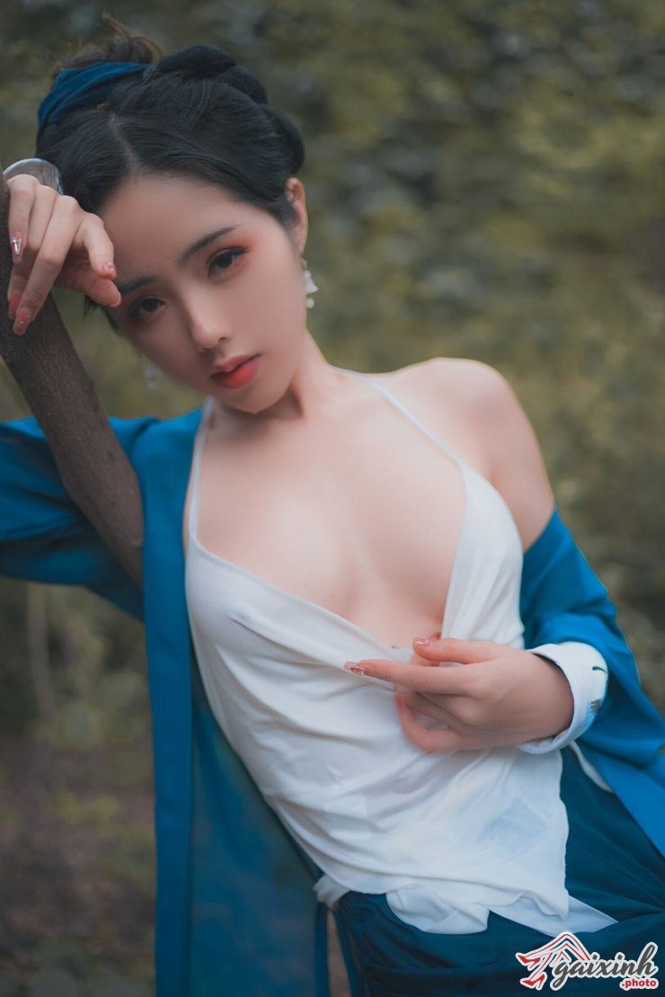 dep-me-hon-voi-bo-anh-nu-kiem-khach-khoe-bau-ruou-cuc-goi-cam-c-2-1