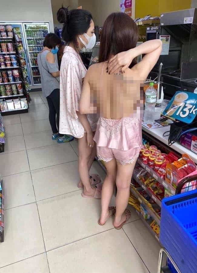 Sự cố "ngượng chín mặt" của các chị em vì chuộng mặc đồ ngủ đi lấy hàng, tắm biển 43 Sự cố "ngượng chín mặt" của các chị em vì chuộng mặc đồ ngủ đi lấy hàng, tắm biển