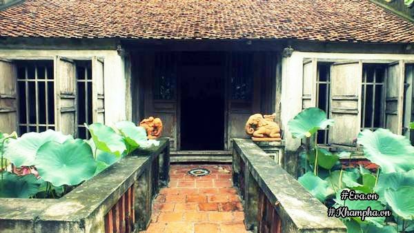 Theo lời họa sĩ Bùi Hoài Mai chia sẻ, ngôi nhà có lịch sử hơn 200 năm.