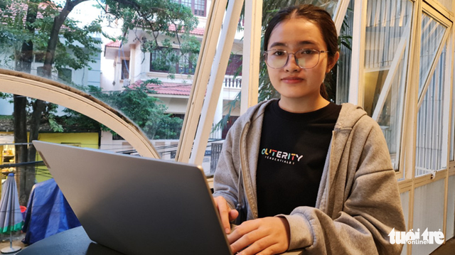 Vừa vào TP.HCM, Hoàng Yến đã bắt đầu công việc gia sư tiếng Anh online để trang trải cuộc sống - Ảnh: C.TRIỆU Vừa vào TP.HCM, Hoàng Yến đã bắt đầu công việc gia sư tiếng Anh online để trang trải cuộc sống - Ảnh: C.TRIỆU
