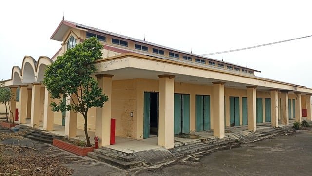 Từ đơn thư bạn đọc: Chợ đầu tư gần 15 tỉ đồng bỏ hoang suốt 7 năm - Ảnh 2.