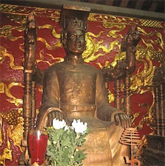 Vua nào nhà Trần bị Quý Ly ép phải dời bỏ kinh thành và nhường ngôi báu cho con?
