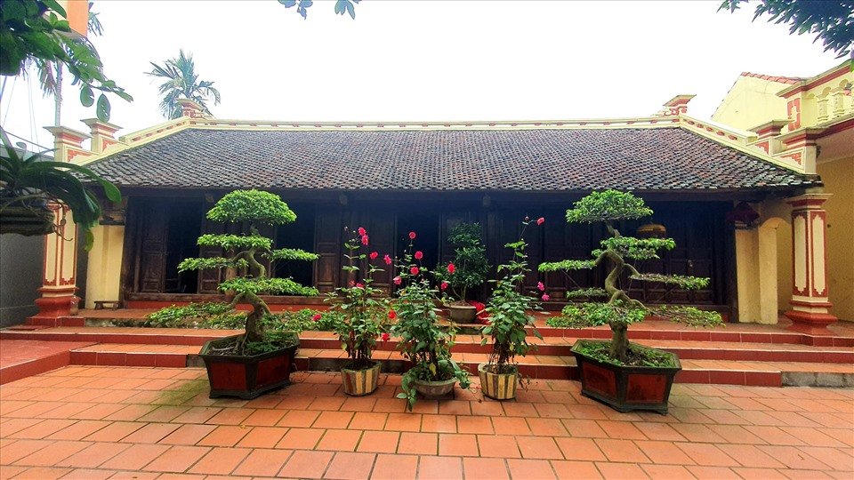 Trước nay, tôi chỉ biết rằng Trung tướng Phạm Tuân quê ở Thái Bình, một vùng đất vốn thuần nông, nghèo khó, được biết đến là vựa lúa của miền Bắc. Hỏi kỹ mới hay, Phạm Tuân sinh năm 1947 tại làng Đắc Chúng (thường gọi làng Đắc) thuộc tổng Đồng Sâm, phủ Kiến Xương cũ, nay là thôn Đắc Chúng Trung (xã Quốc Tuấn, huyện Kiến Xương, tỉnh Thái Bình). Ảnh: T.D