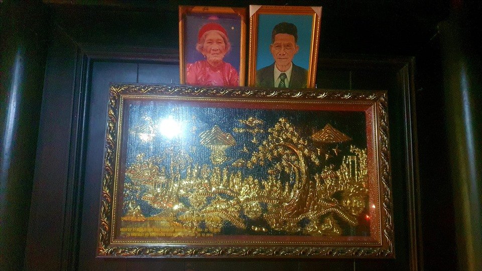 “Hôm nay 6.3 (tức ngày 4.2 Âm lịch) đúng ngày giỗ của cụ là mẹ thân sinh ra anh Tuân và tôi, nhưng do dịch bệnh căng thẳng quá nên anh ấy và các con, cháu của cụ không về được. Tôi cũng không tổ chức gì, đang bảo chiều nay hai vợ chồng làm mâm cơm cúng mẹ“. Ảnh: T.D