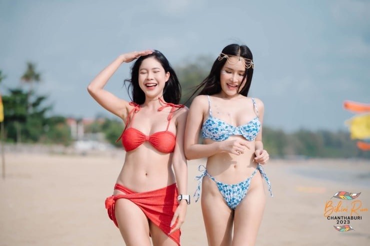 Choáng ngợp trước nhan sắc dàn Á hậu, hot girl mặc bikini chạy đua ở bãi biển Thái Lan 3 Choáng ngợp trước nhan sắc dàn Á hậu, hot girl mặc bikini chạy đua ở bãi biển Thái Lan 3