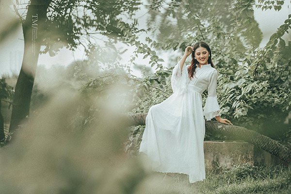 Cô giáo trẻ trong ảnh chụp trộm ở phố đi bộ ngoài đời cực phẩm, còn làm MC - 15