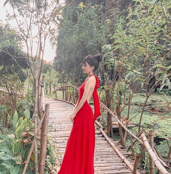 Cô nàng 9X xinh đẹp mê mẩn vẻ đẹp mùa thu ở cố đô Ninh Bình