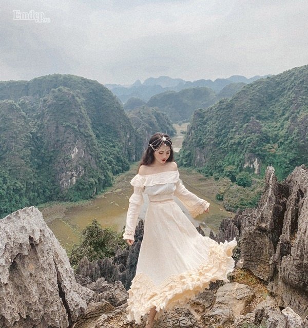 Cô nàng 9X xinh đẹp mê mẩn vẻ đẹp mùa thu ở cố đô Ninh Bình