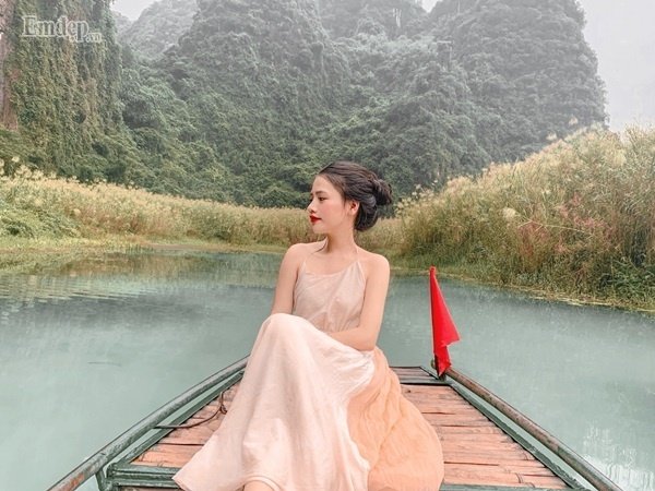 Cô nàng 9X xinh đẹp mê mẩn vẻ đẹp mùa thu ở cố đô Ninh Bình