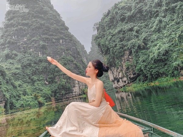 Cô nàng 9X xinh đẹp mê mẩn vẻ đẹp mùa thu ở cố đô Ninh Bình