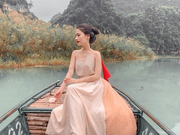 Cô nàng 9X xinh đẹp mê mẩn vẻ đẹp mùa thu ở cố đô Ninh Bình