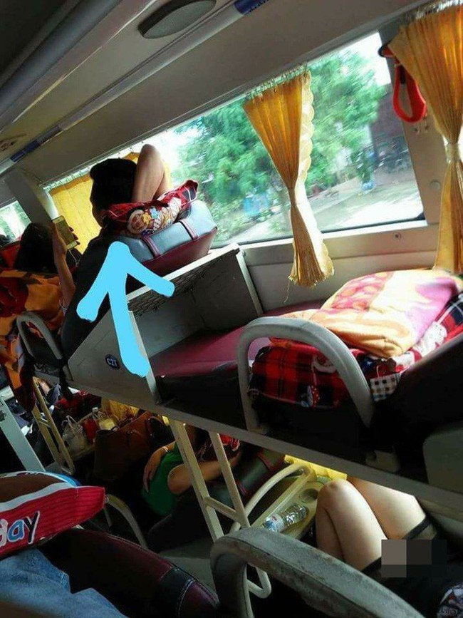 Những hình ảnh hớ hênh, nhức mắt trên các chuyến xe về quê ăn Tết khiến dân mạng ngao ngán - Ảnh 3. Những hình ảnh hớ hênh, nhức mắt trên các chuyến xe về quê ăn Tết khiến dân mạng ngao ngán - Ảnh 3.