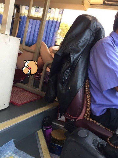 Những hình ảnh hớ hênh, nhức mắt trên các chuyến xe về quê ăn Tết khiến dân mạng ngao ngán - Ảnh 4. Những hình ảnh hớ hênh, nhức mắt trên các chuyến xe về quê ăn Tết khiến dân mạng ngao ngán - Ảnh 4.