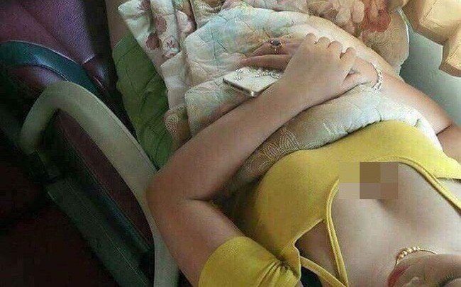 Những hình ảnh hớ hênh, nhức mắt trên các chuyến xe về quê ăn Tết khiến dân mạng ngao ngán - Ảnh 5. Những hình ảnh hớ hênh, nhức mắt trên các chuyến xe về quê ăn Tết khiến dân mạng ngao ngán - Ảnh 5.