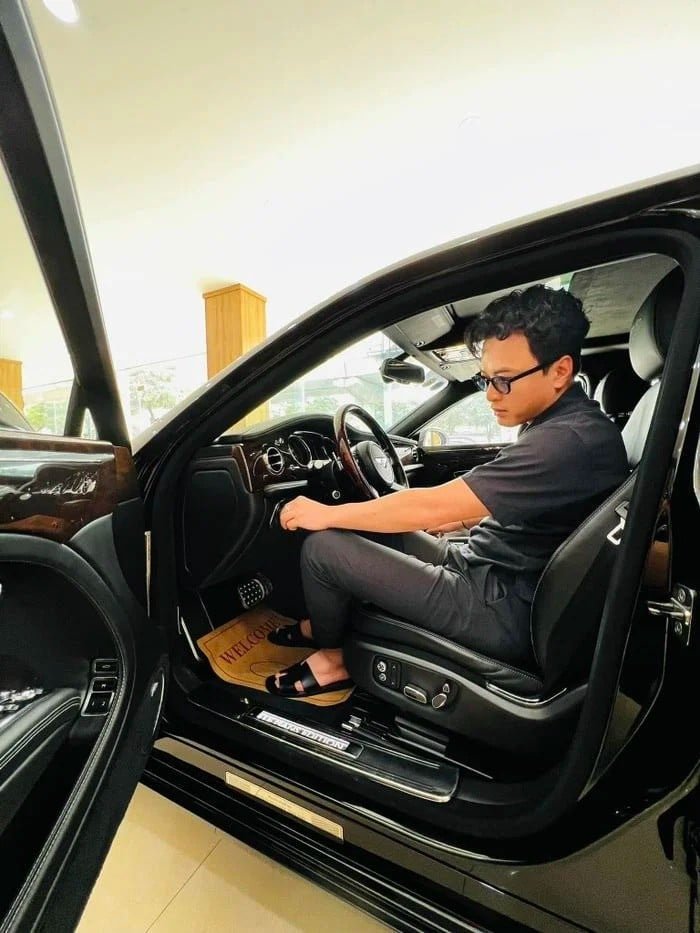 Hồng Đăng khoe chuyển nghề sang làm bảo vệ, miêu tả rõ công việc gây cười 2 Hồng Đăng khoe chuyển nghề sang làm bảo vệ, miêu tả rõ công việc gây cười 2