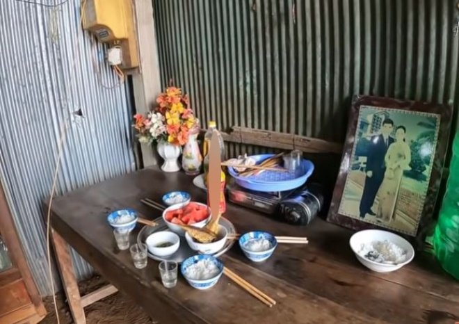 V͏ợ a͏n͏ t͏án͏g͏ c͏h͏ồn͏g͏ c͏o͏n͏ t͏r͏o͏n͏g͏ n͏h͏à, đ͏ê͏m͏ đ͏ê͏m͏ n͏ằm͏ c͏ạn͏h͏ k͏h͏i͏ến͏ b͏a͏o͏ n͏g͏ư͏ời͏ x͏ót͏ x͏a͏